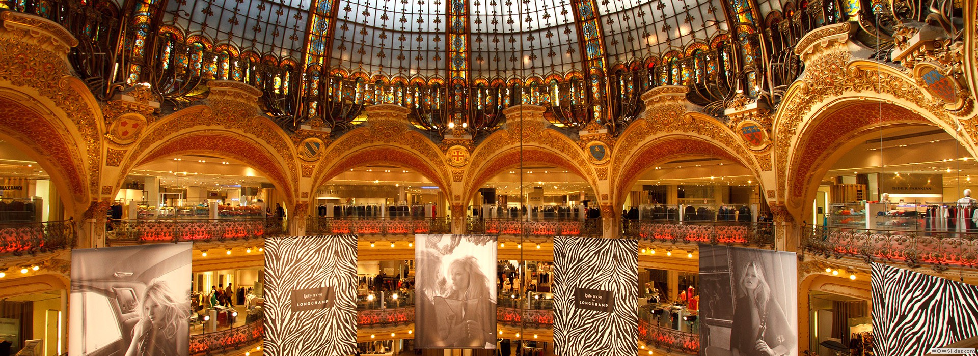 Или продемонстрировать богатство интерьера?